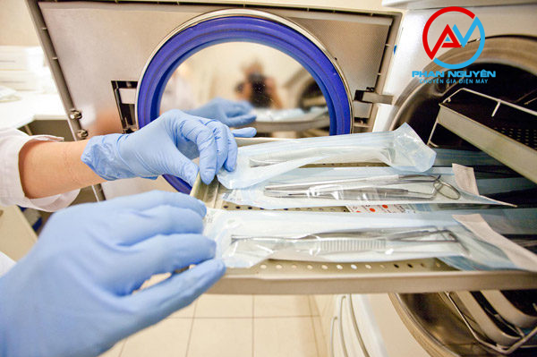 quy trình khử khuẩn dụng cụ y tế chuyên nghiệp