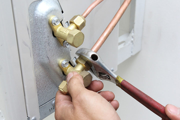Máy Lạnh Bị Xì Gas – Nguyên Nhân Và Cách Khắc Phục Nhanh