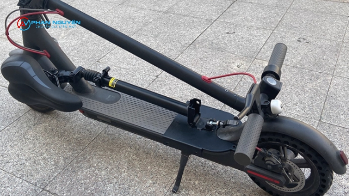 Những Dấu Hiệu Scooter Điện Cần Gọi Thợ Ngay – Đừng Để Lâu Tốn Thêm Chi Phí