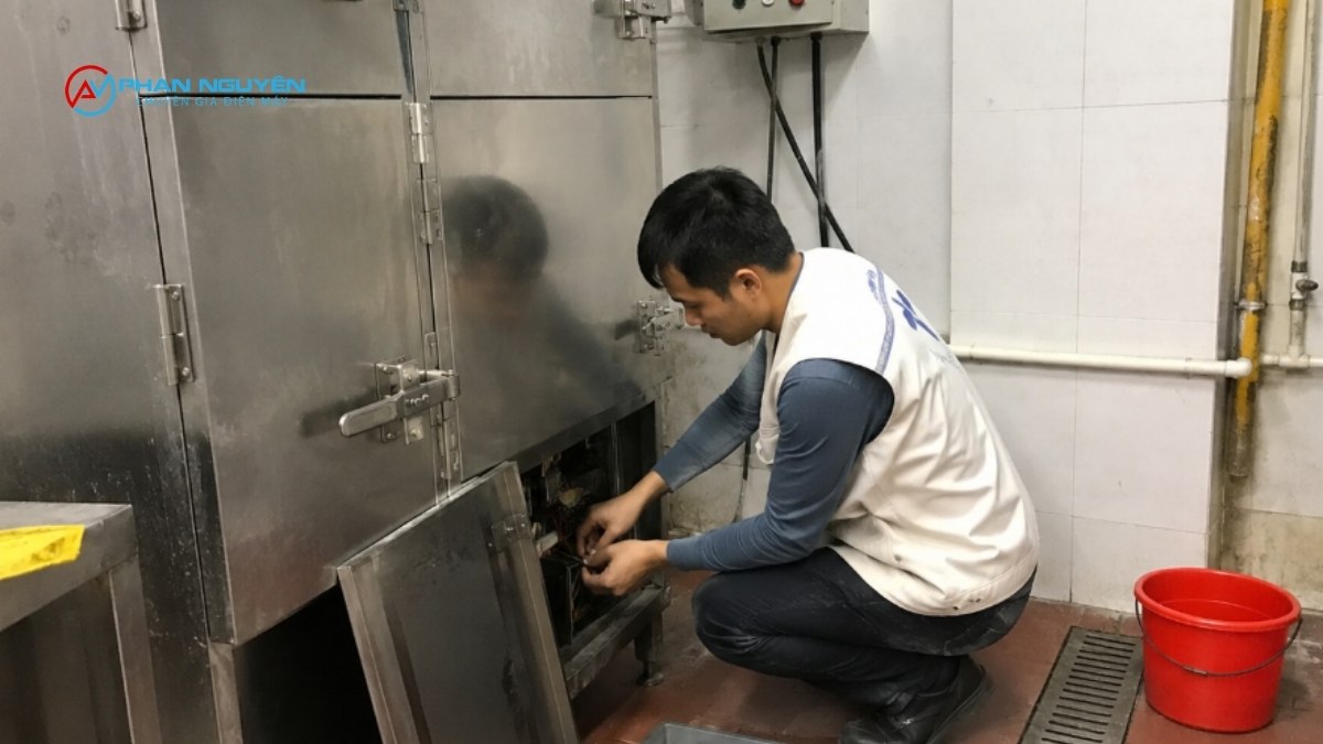 Những Lỗi Thường Gặp Ở Tủ Hấp Công Nghiệp Tại Các Bếp Ăn KCN