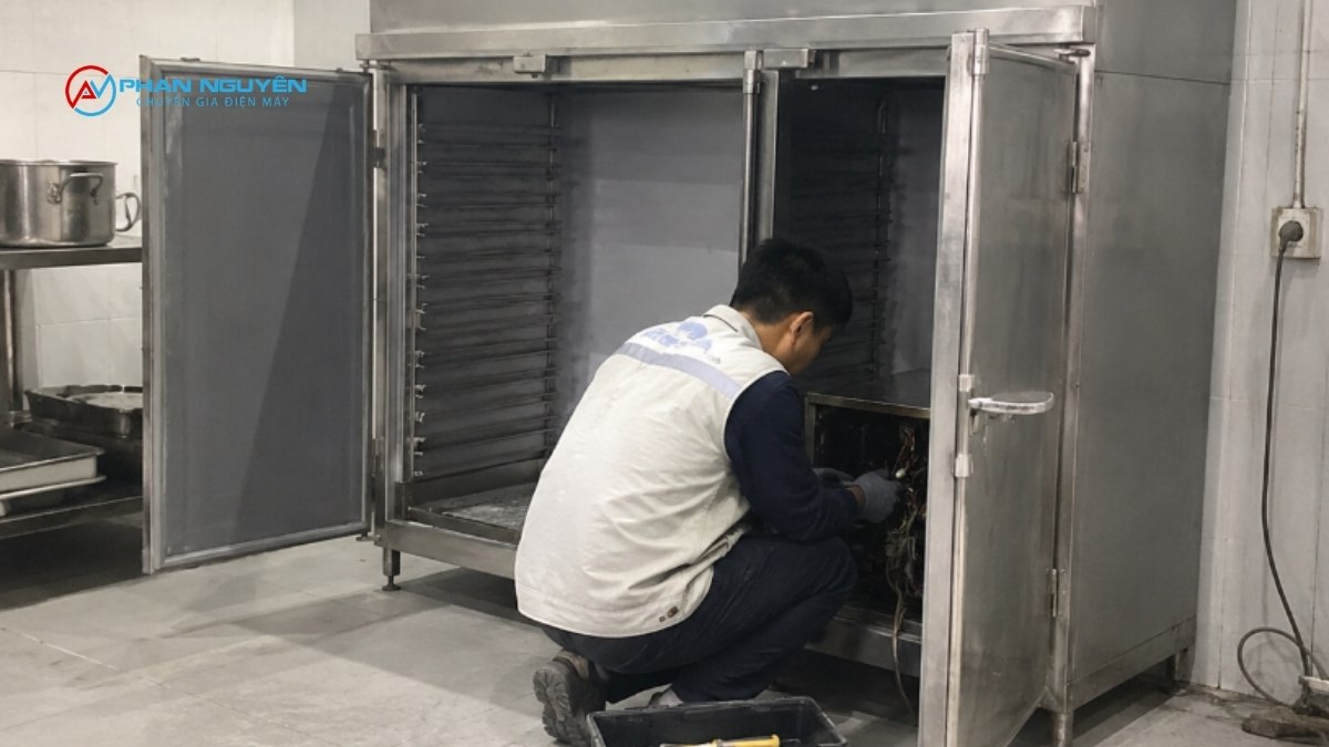 Vì Sao Bếp Ăn Công Nghiệp Tại Bắc Ninh, Bắc Giang Cần Đơn Vị Sửa Chữa Chuyên Biệt?