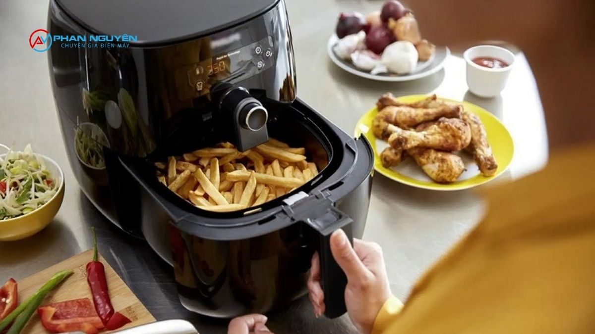 Nồi Chiên Không Dầu Tự Tắt Là Gì? Đừng Nhầm Với Lỗi Không Vào Điện