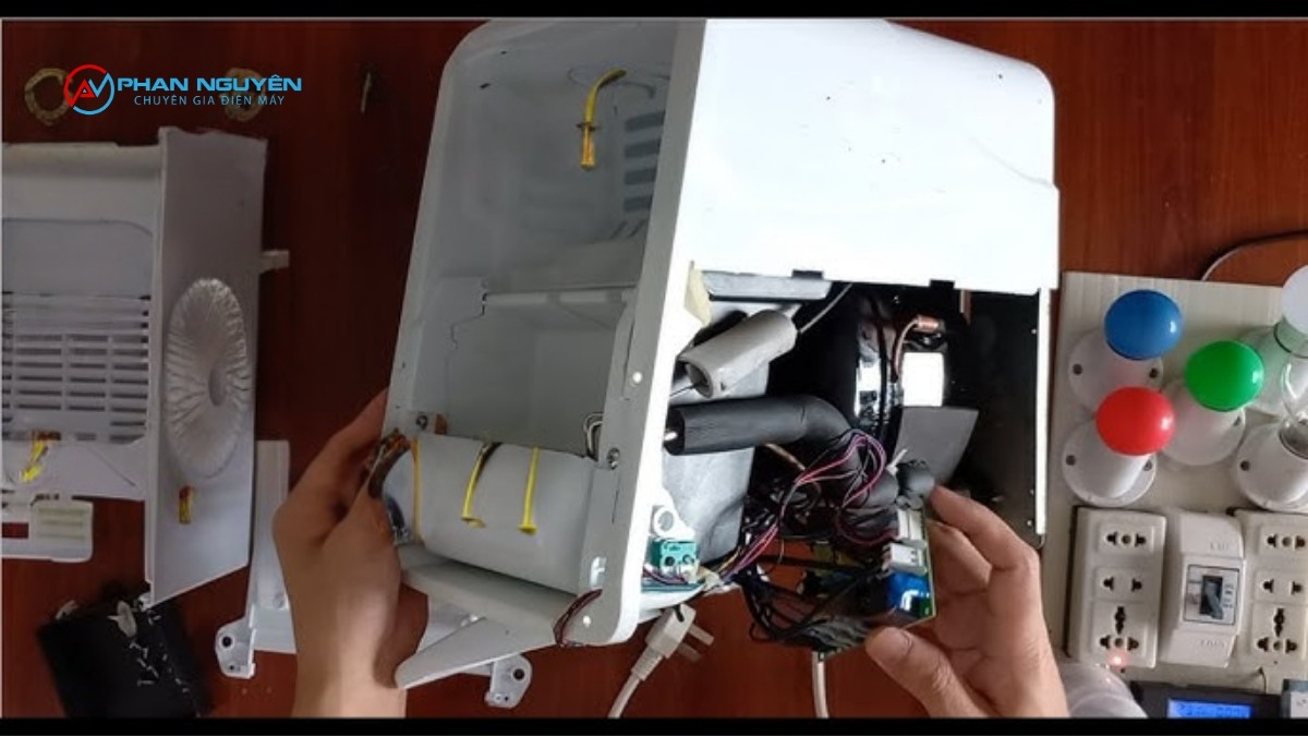 Bảng Giá Sửa Máy Làm Đá Mini – Báo Giá Trước, Không Phát Sinh