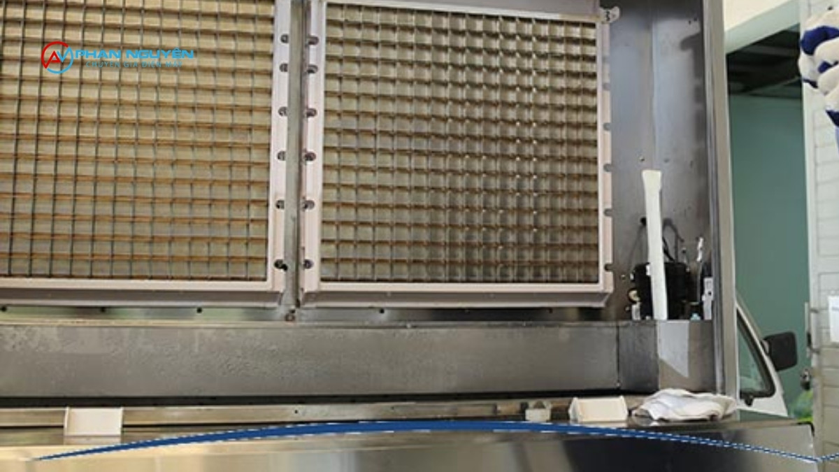 Bảo Dưỡng Máy Làm Đá Khác Gì Vệ Sinh Thông Thường?