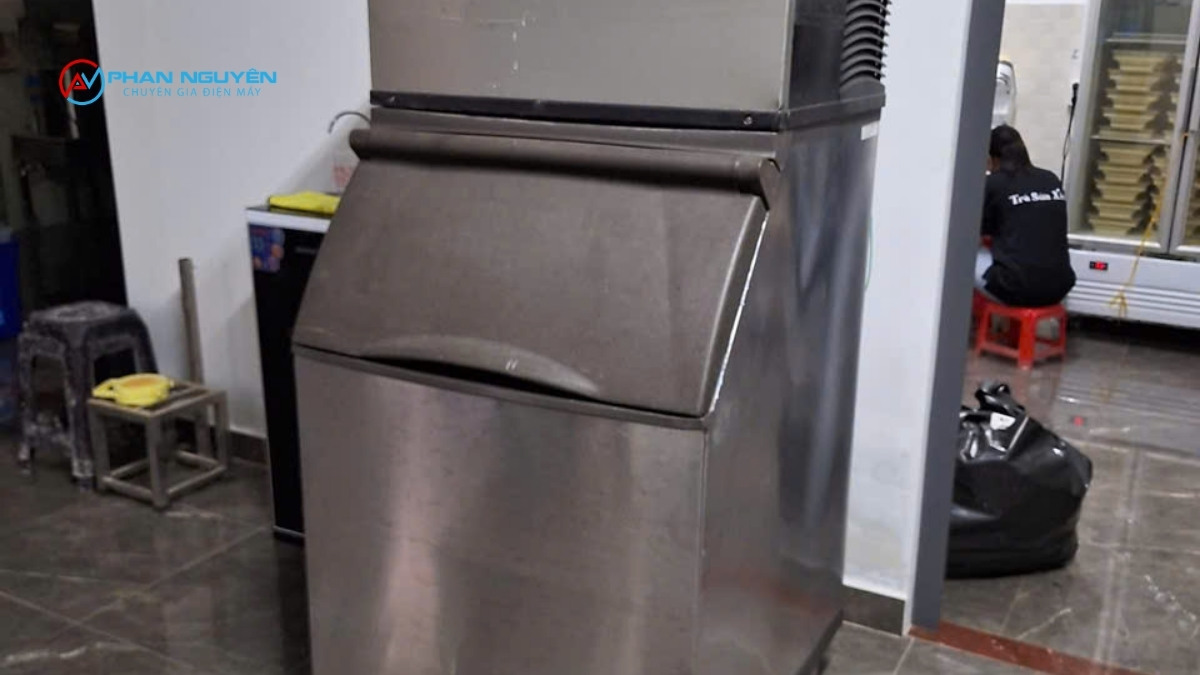 Dấu Hiệu Máy Làm Đá Cần Gọi Thợ Ngay – Đừng Để Lâu Thêm Hỏng