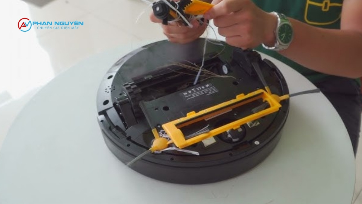 Khi bánh xe không quay dù đã vệ sinh sạch — Dấu hiệu motor hỏng