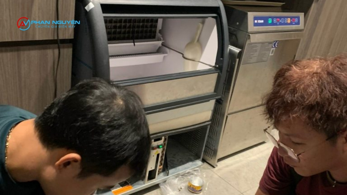 Máy Làm Đá Của Bạn Đang Phát Ra Những Tín Hiệu "Cầu Cứu" Nào?