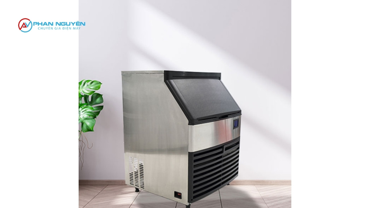 Máy làm đá kêu to do quạt gió bám bụi