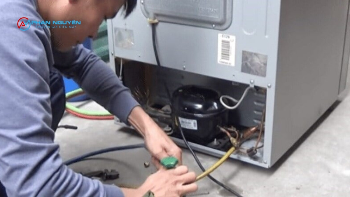 Máy Làm Đá Không Nhả Đá — Chạy Nhưng Không Ra Sản Phẩm