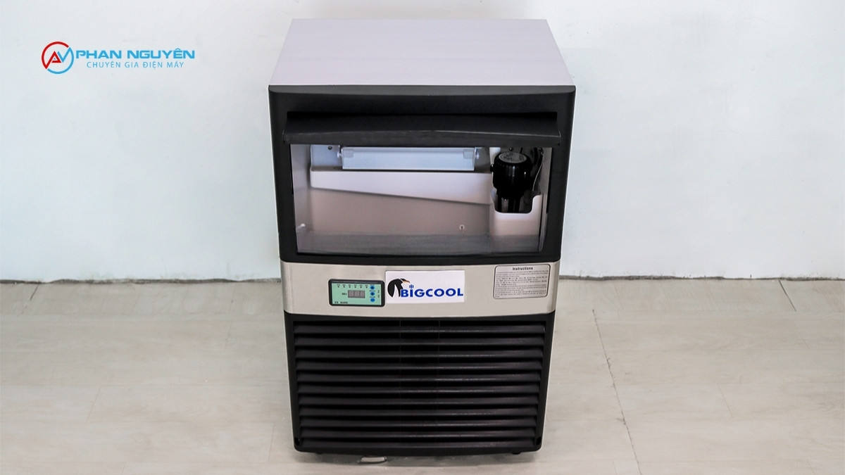 Máy làm đá mini giá bao nhiêu? Phù hợp cho ai?