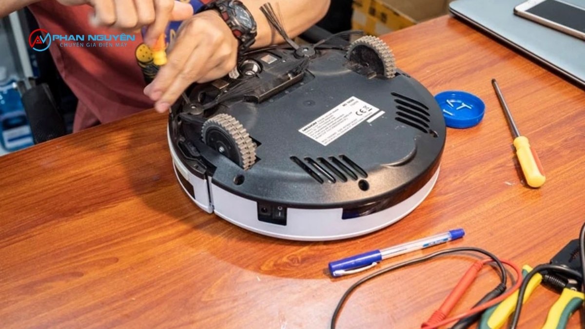 Những Lỗi Robot Hút Bụi Thường Gặp Khiến Máy Cần Sửa Gấp
