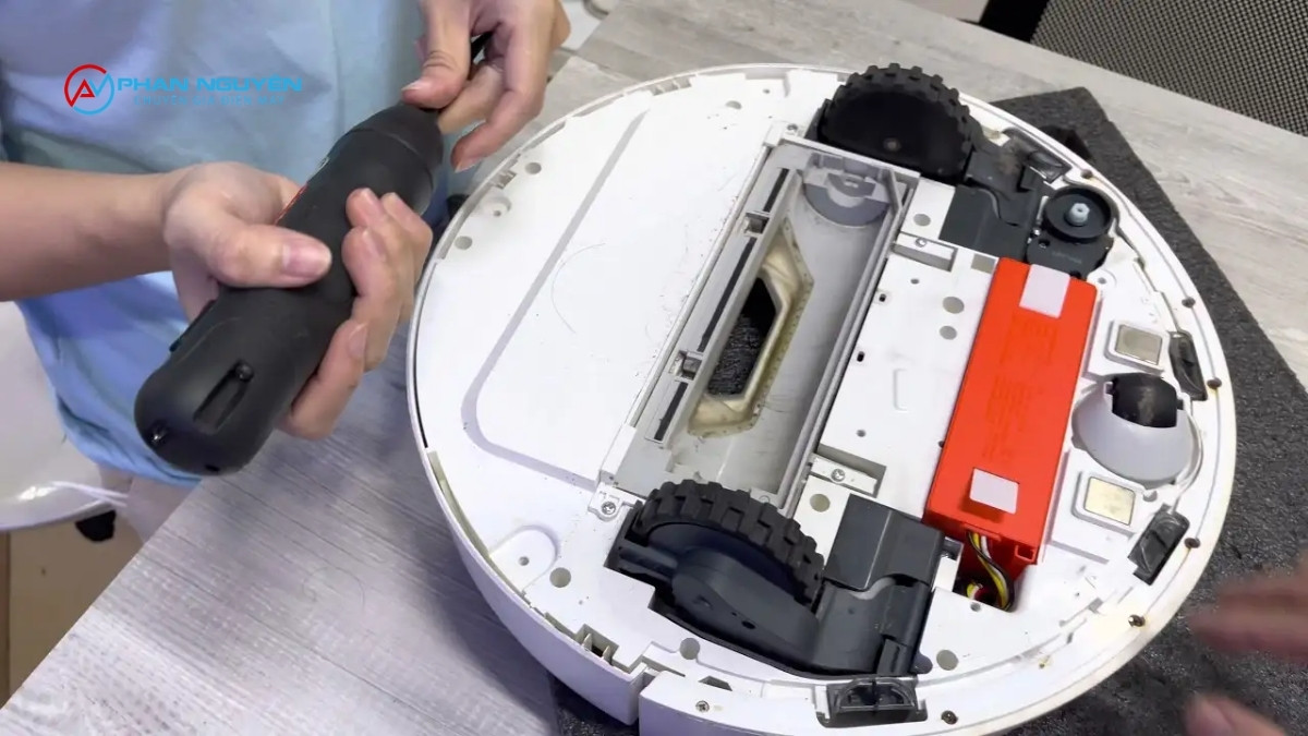 Sửa Robot Hút Bụi Tại Nhà — Quy Trình Thực Tế Từng Bước