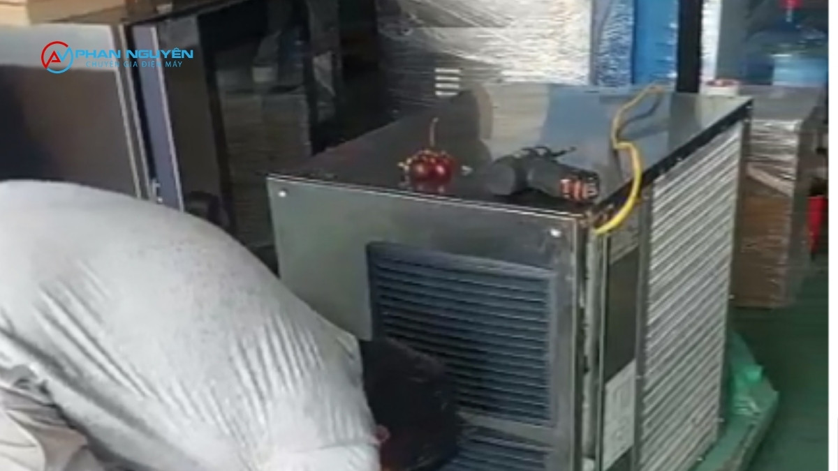 Tẩy Cặn Máy Làm Đá Bằng Gì? So Sánh 3 Phương Pháp