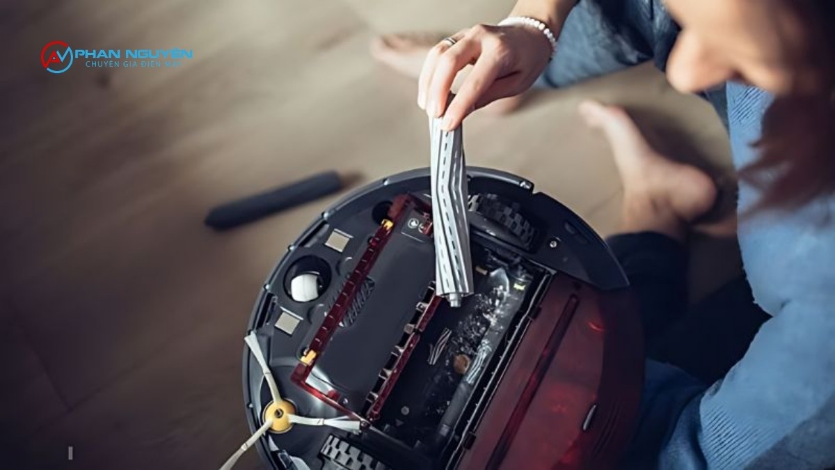Kiểm tra gì khi kỹ thuật viên đến tận nhà sửa robot?