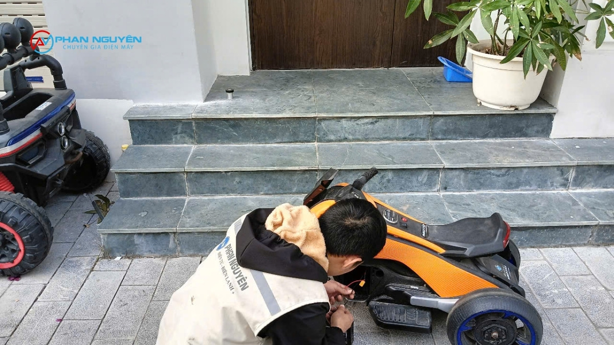 Nhận Sửa Tất Cả Các Hãng Ô Tô Điện Trẻ Em Trên Thị Trường