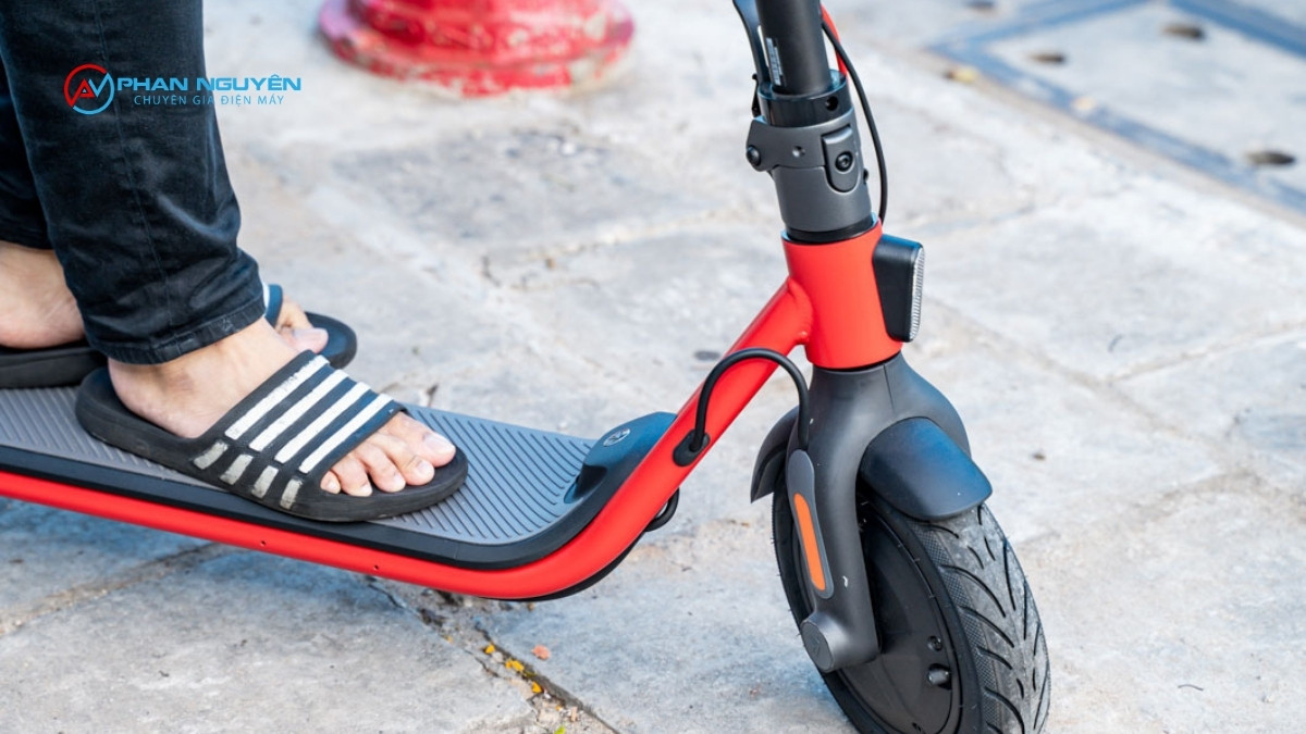 Ninebot Segway Khác Xe Scooter Thường Ở Điểm Nào Khi Cần Sửa?