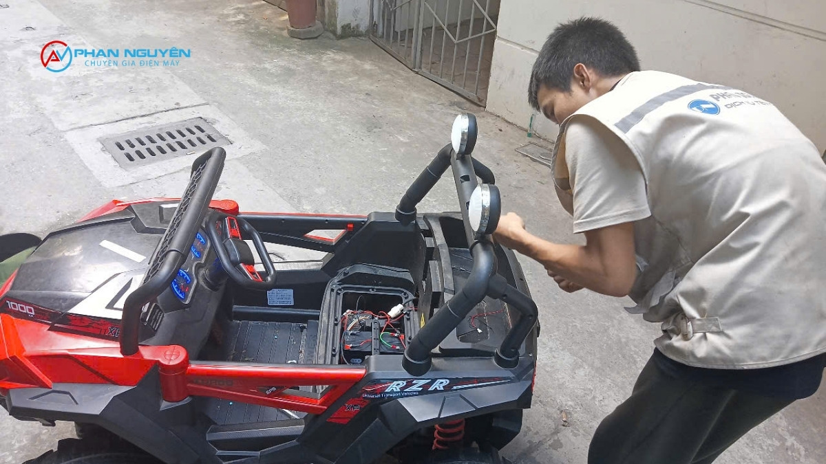 Sửa ô tô điện trẻ em chuyên nghiệp, có bảo hành