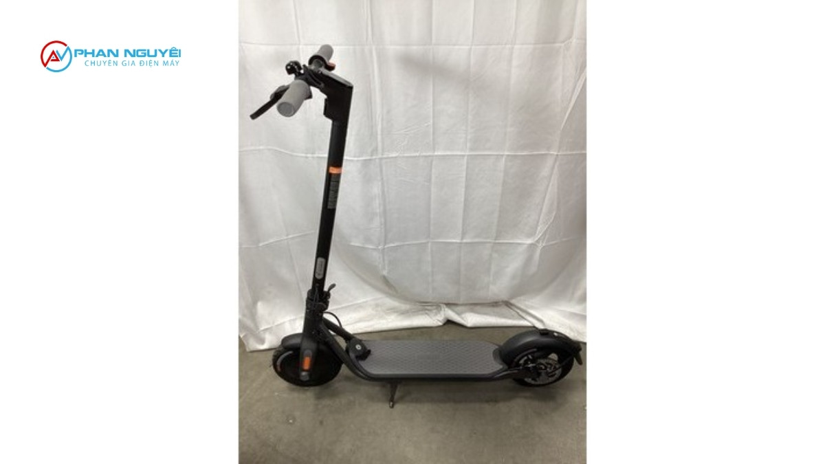 Cách Sạc Pin Xe Scooter Đúng Cách Từng Bước