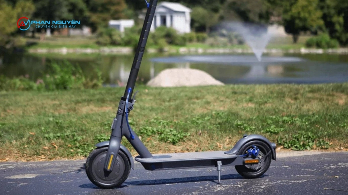Hướng Dẫn Vệ Sinh Xe Scooter Sau Khi Đi Mưa — Đúng Thứ Tự, Đúng Kỹ Thuật