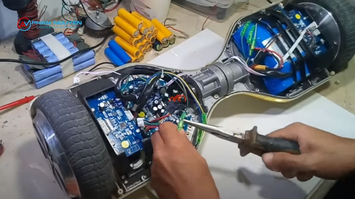 Nhóm 3 — Xe Cân Bằng Nhanh Hết Pin: Phân Biệt 2 Nguyên Nhân Để Sửa Đúng Chỗ