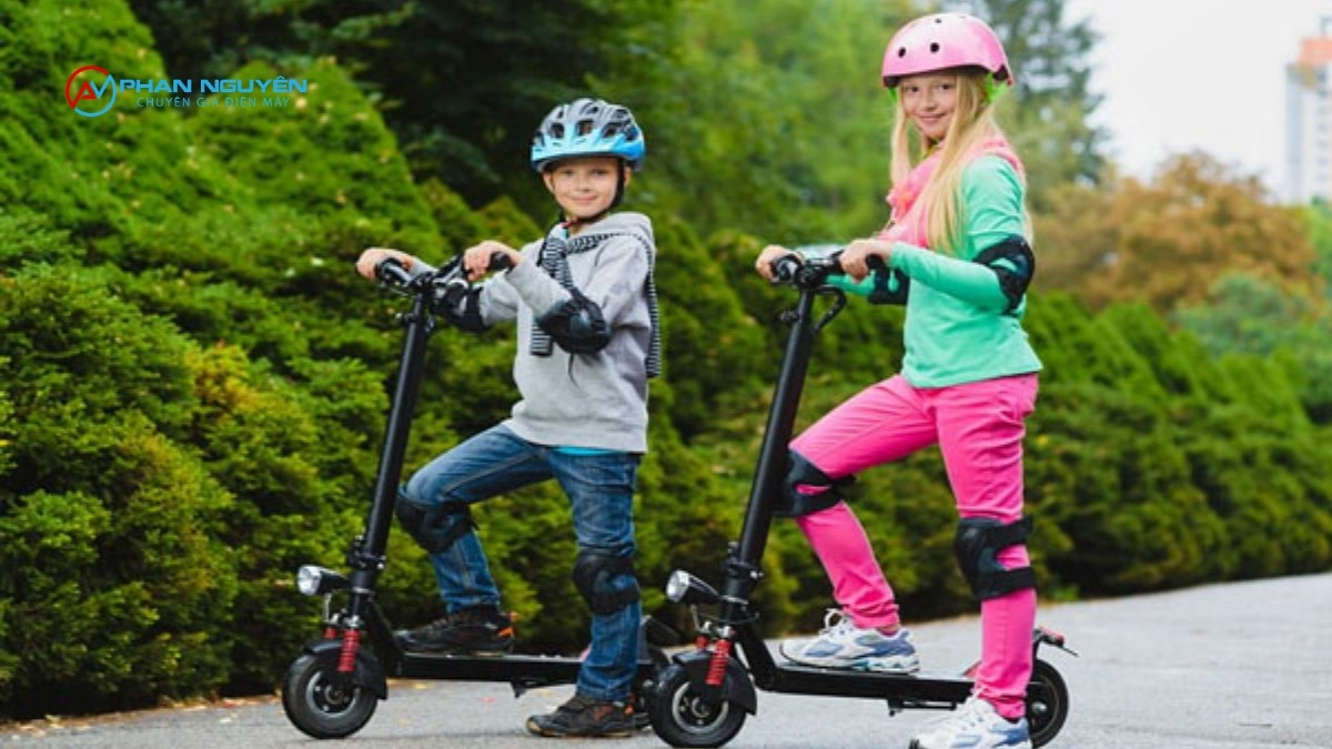 Pin Xe Scooter Hoạt Động Như Thế Nào? (Hiểu Để Sạc Đúng)