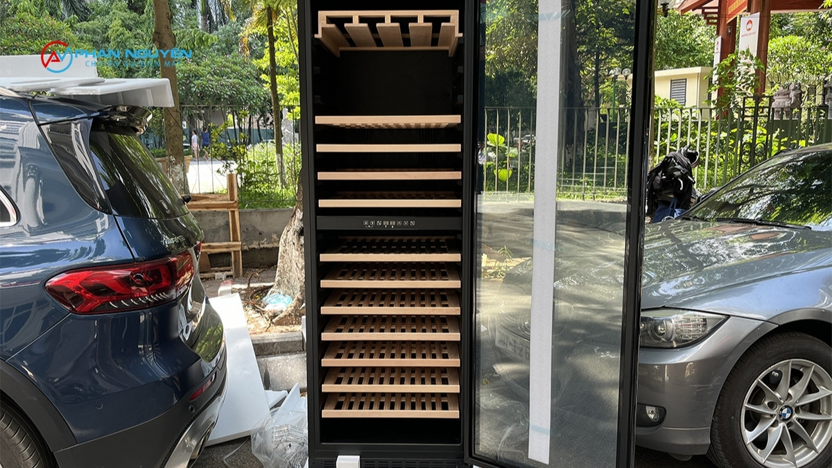 Tủ Rượu Vang Hafele Gặp Lỗi Gì Là Dấu Hiệu Cần Gọi Thợ Ngay?
