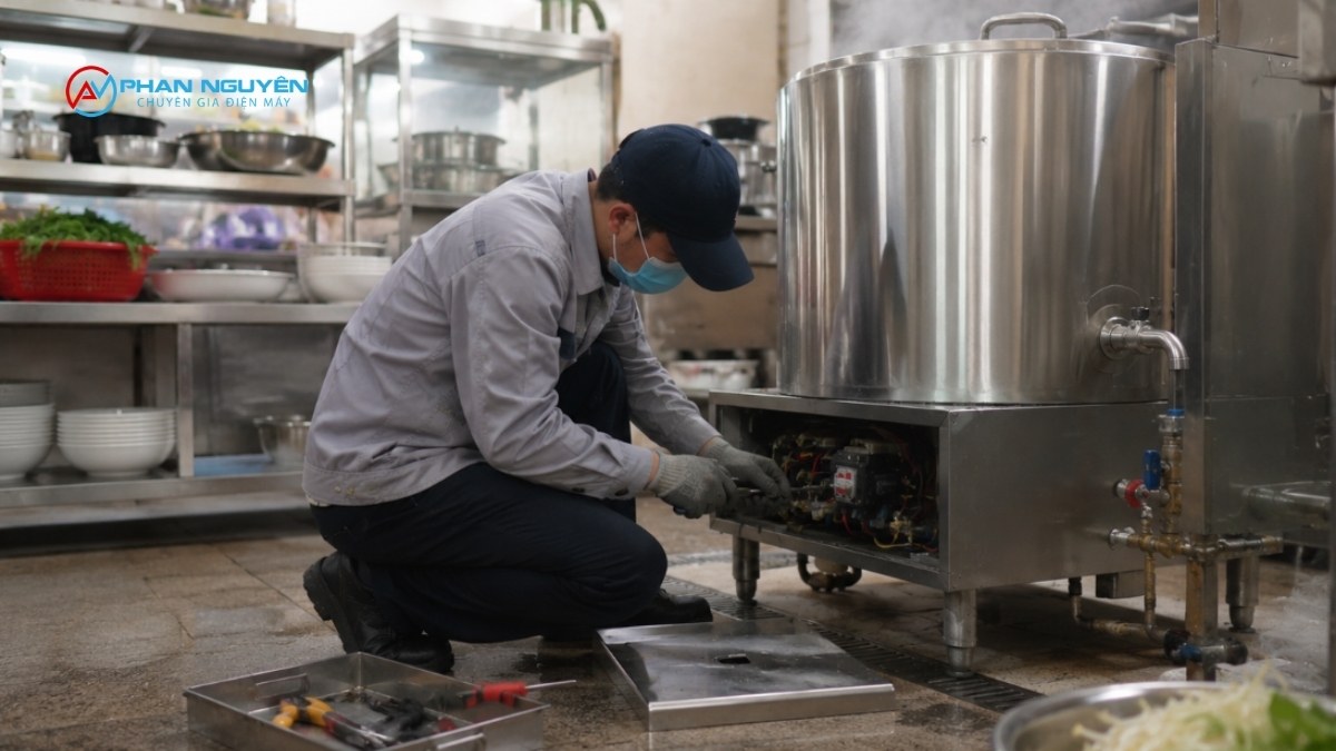 Nồi Phở Công Nghiệp Dùng Tủ Điện Rời Hay Liền Thân — Sửa Chữa Khác Nhau Thế Nào?