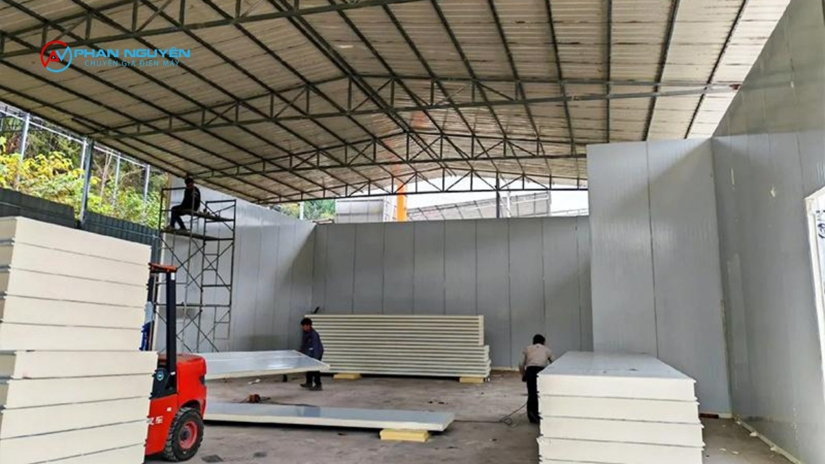 So sánh Panel PU và EPS – Bảng thông số kỹ thuật chi tiết