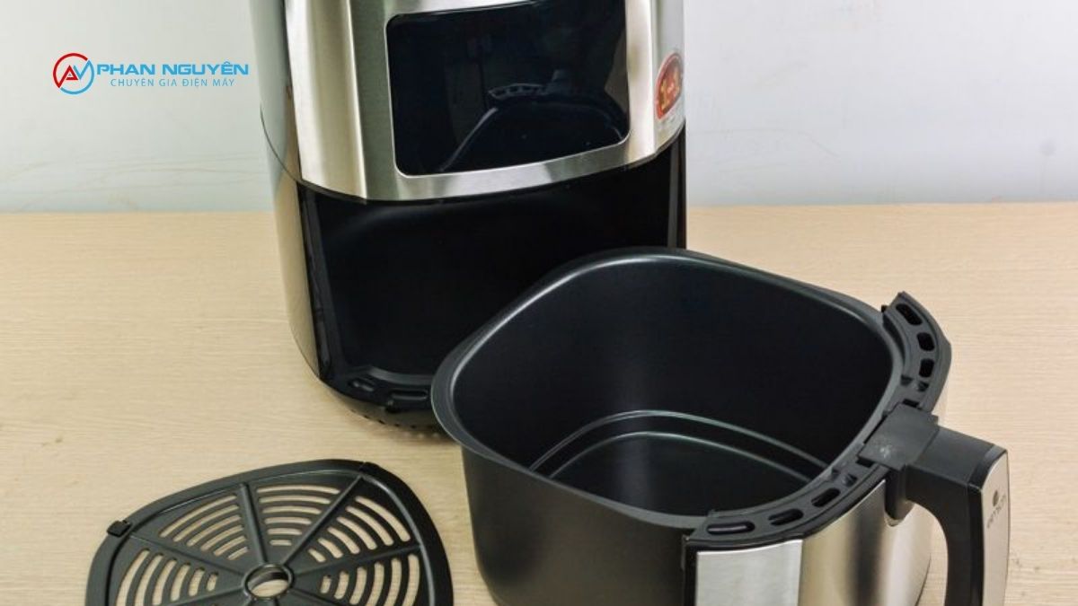 Dấu hiệu nồi chiên không dầu nhà bạn cần thợ Thanh Xuân kiểm tra ngay