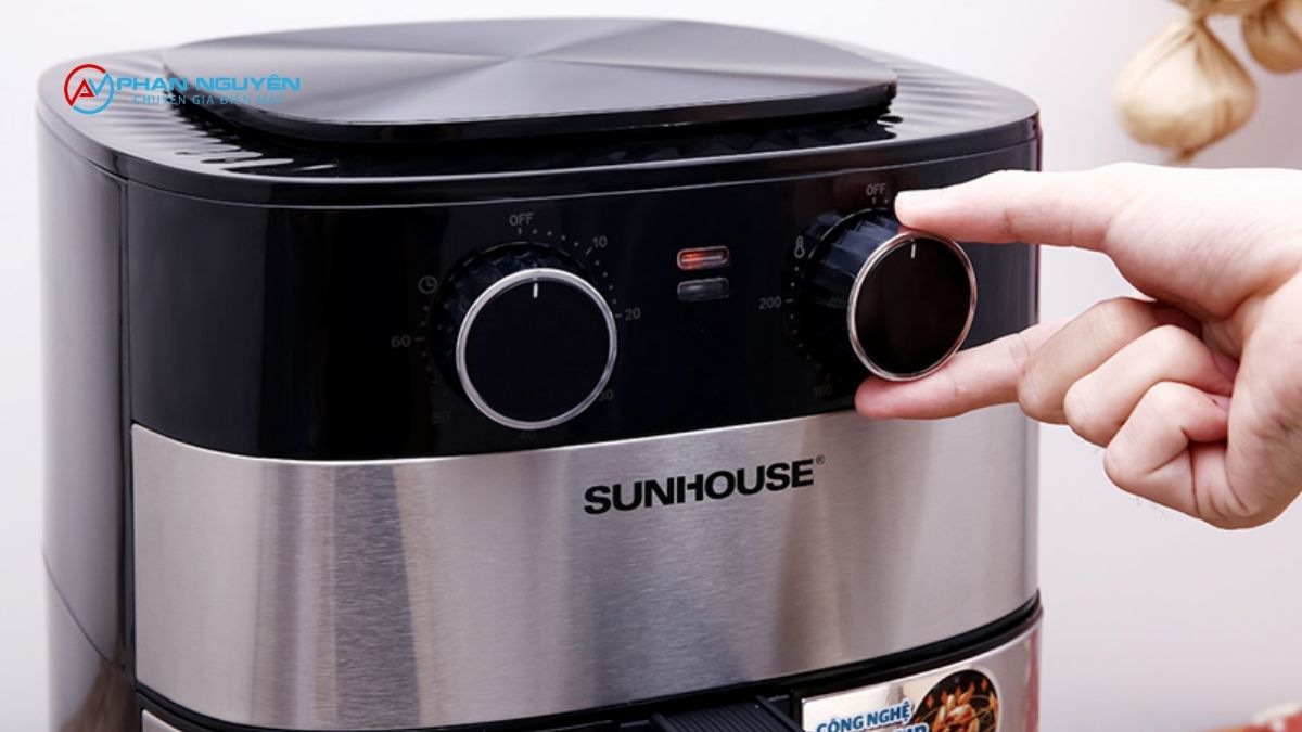 Nên Tự Kiểm Tra Hay Gọi Thợ Sửa Nồi Chiên Sunhouse Ngay?