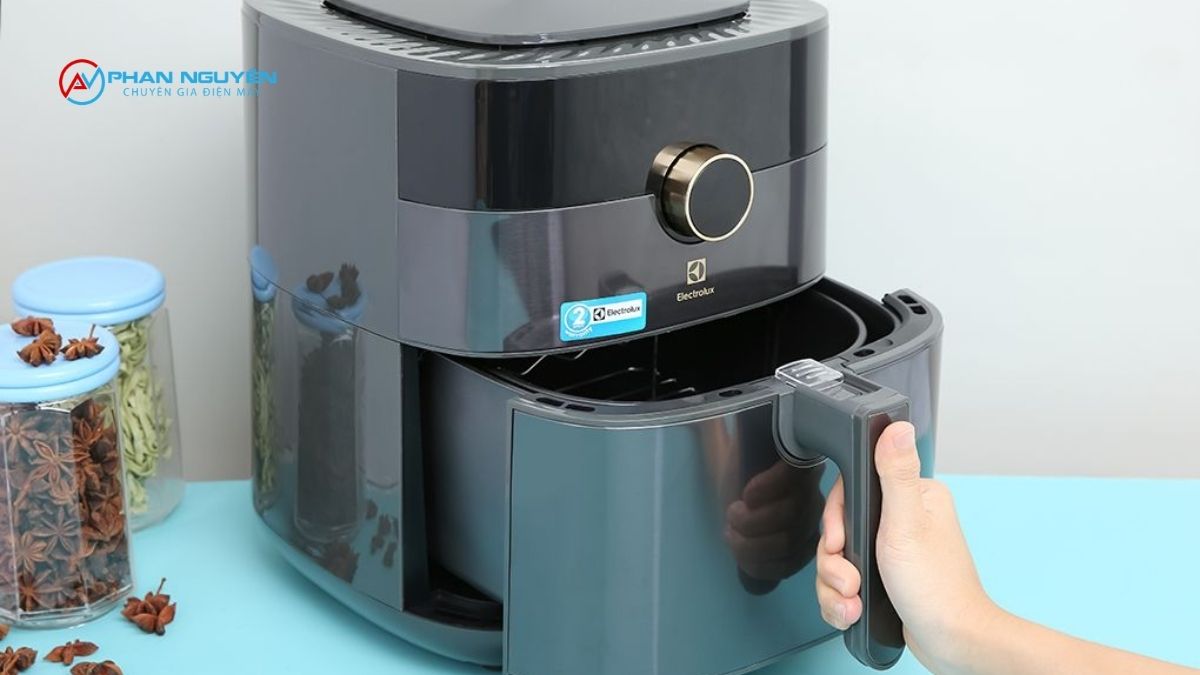 Nồi Chiên Không Dầu Electrolux Của Bạn Đang Gặp Lỗi Gì?