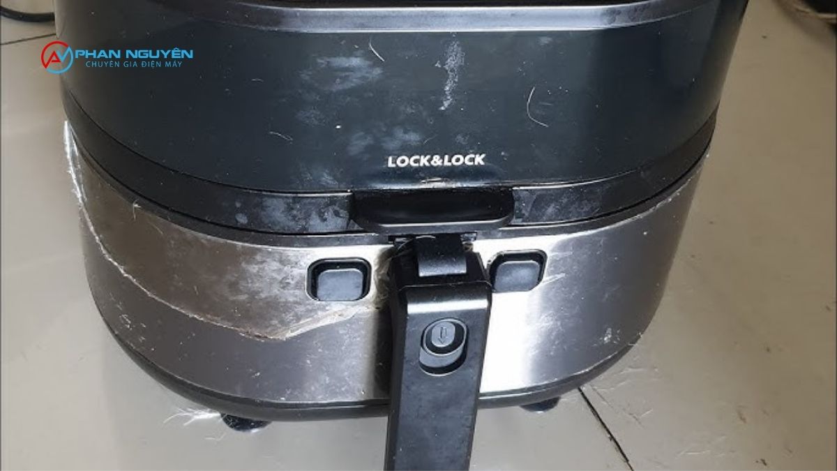 Vì Sao Cần Chú Ý Đặc Thù Kỹ Thuật Của Nồi Chiên Lock&Lock Khi Sửa Chữa?