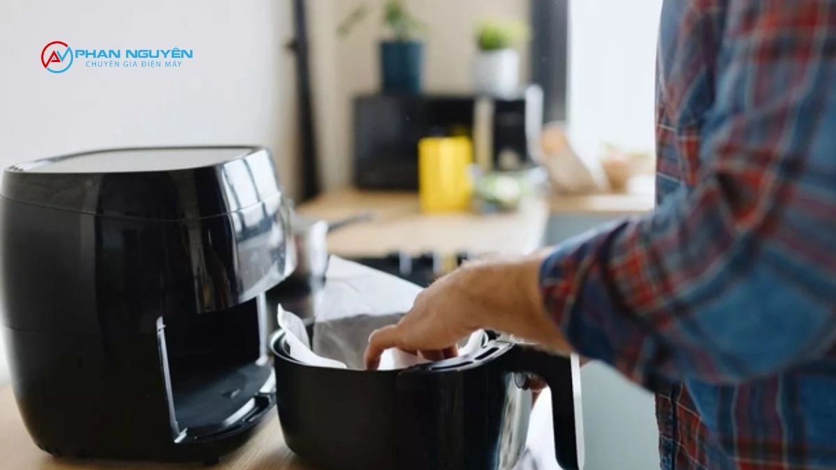Nồi Chiên Không Dầu Bị Chập Điện Có Nguy Hiểm Không?