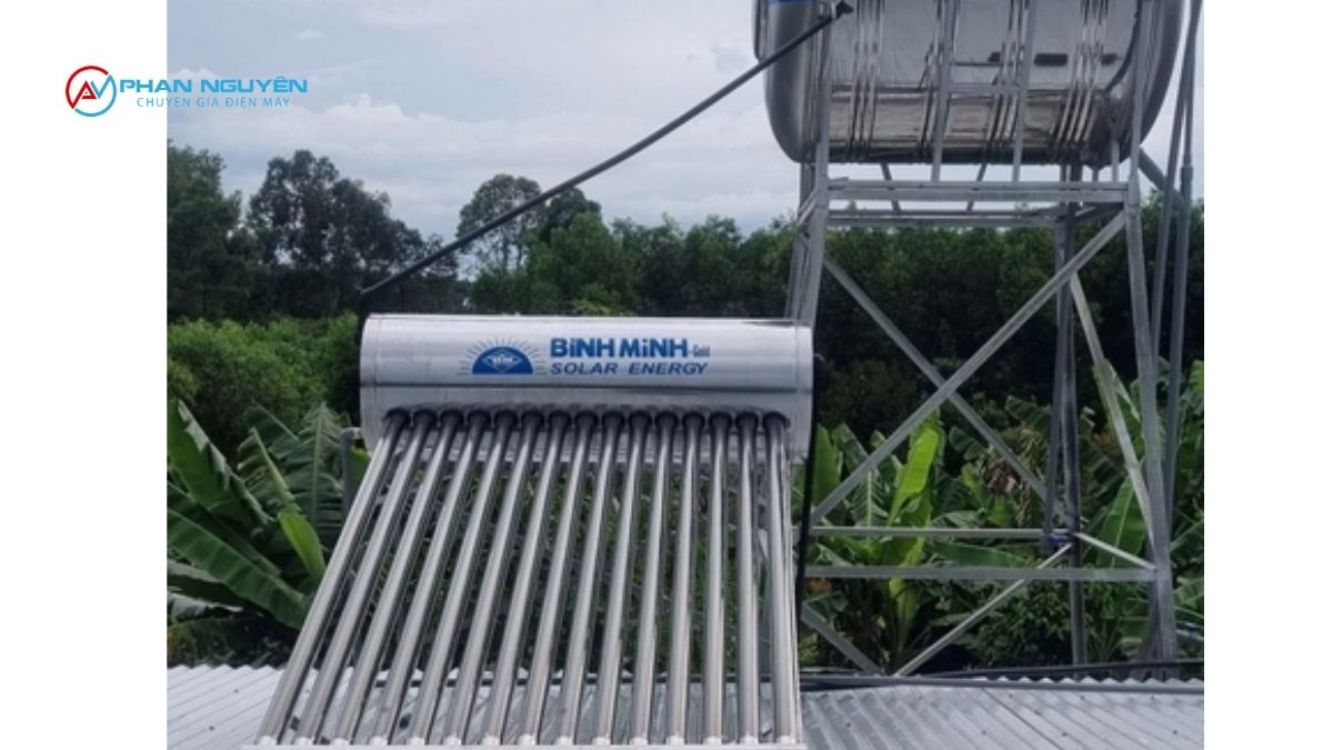 Vì sao sửa máy nước nóng năng lượng mặt trời tại Cầu Giấy cần thợ có kinh nghiệm riêng?